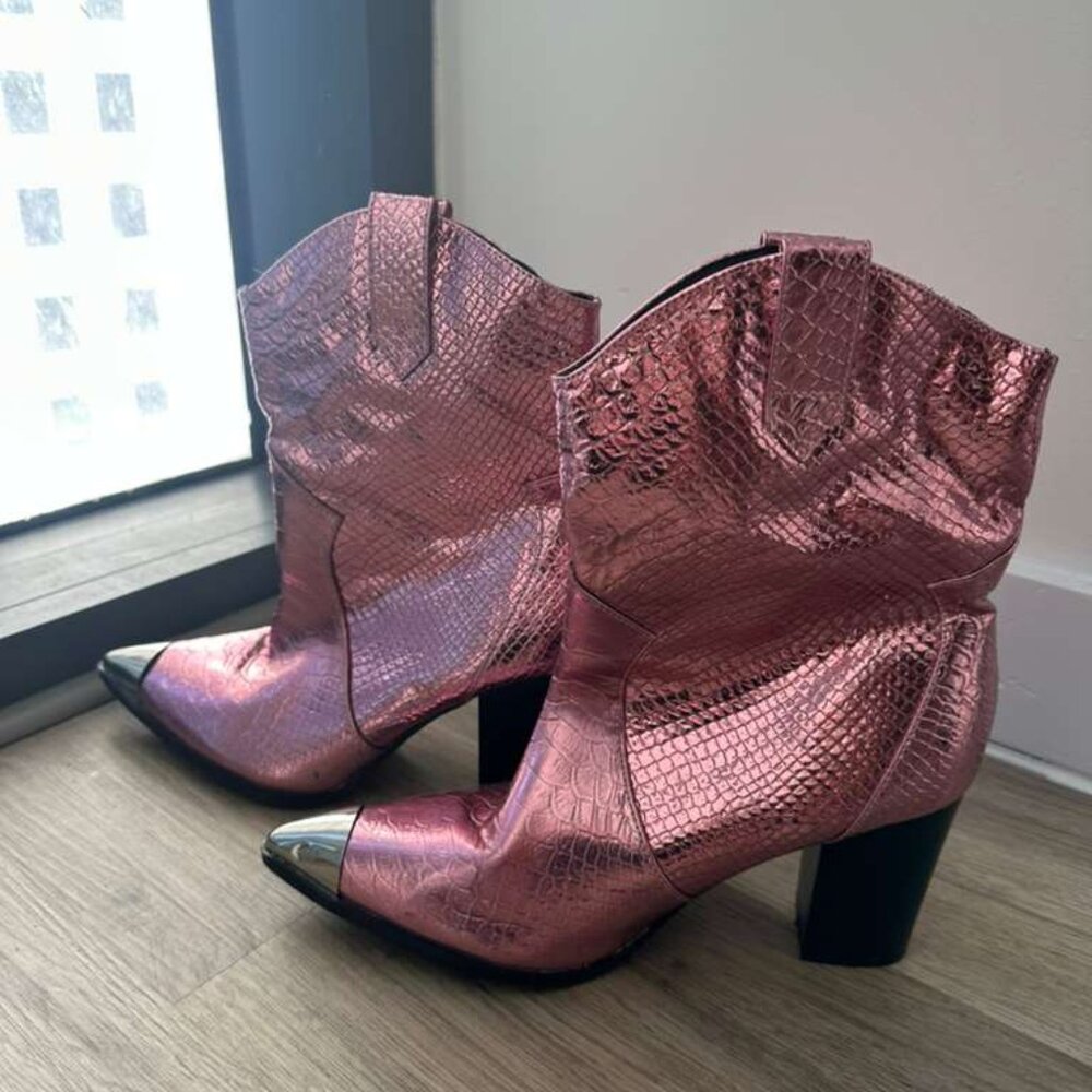 PINK SHINY BOOTS